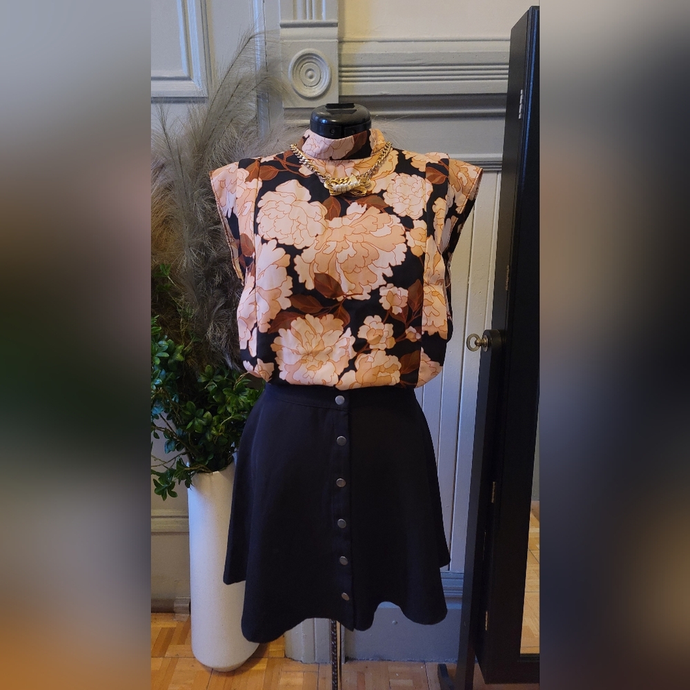 Floral sleeveless blouse